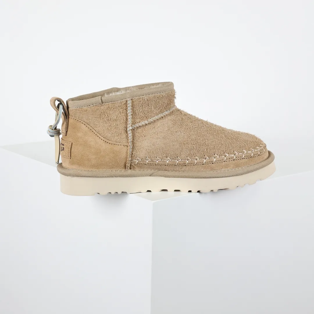 Copywriting price 💰600 The core recommendation is good price. The platform’s foreign trade is exclusively for UGG women’s snow boots 1171538. Produced by the ten-year-old brand shoemaking factory production line. Pay attention to every detail. Longfeng A-grade genuine sheep fur is integrated. It is built in full compliance with the ZP process. Size: 35 36 37 38 39 40